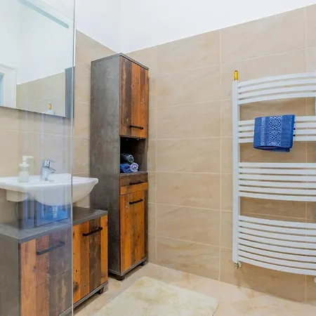 Spacious 3br Roomy At Puskas Stadium *