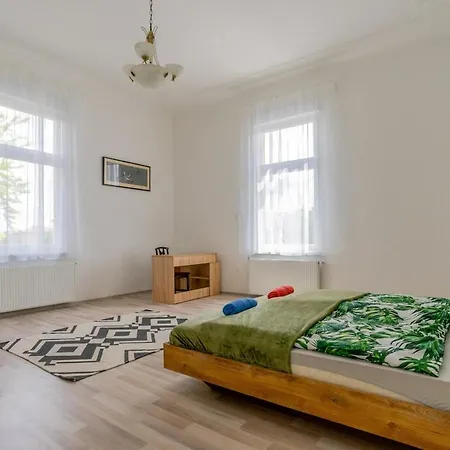 Spacious 3br Roomy At Puskas Stadium