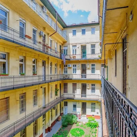 Spacious 3br Roomy At Puskas Stadium * Βουδαπέστη