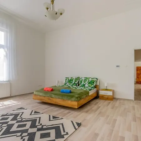 Spacious 3br Roomy At Puskas Stadium Appartement *