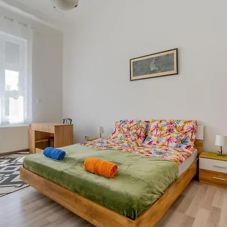 Spacious 3br Roomy At Puskas Stadium Διαμέρισμα Βουδαπέστη