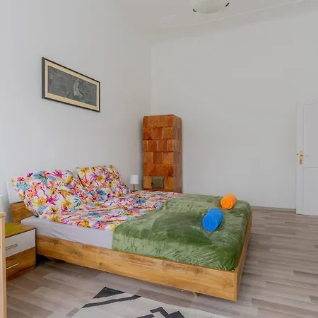 Spacious 3br Roomy At Puskas Stadium Διαμέρισμα